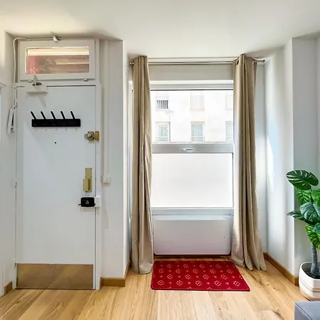 Urban Flat 198 - Townhouse Basfroi Apartment