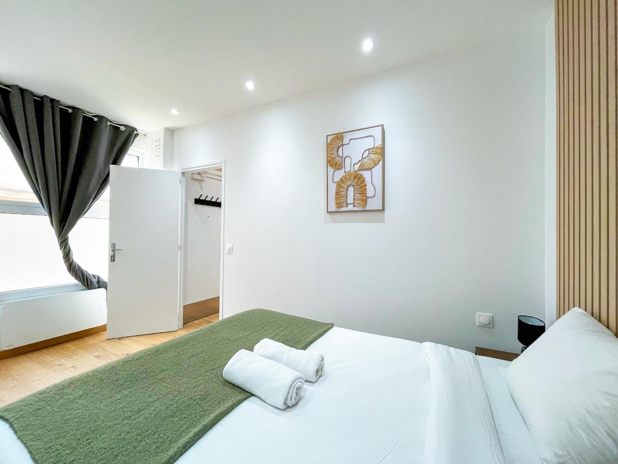 Urban Flat 198 - Townhouse Basfroi Apartment Paris